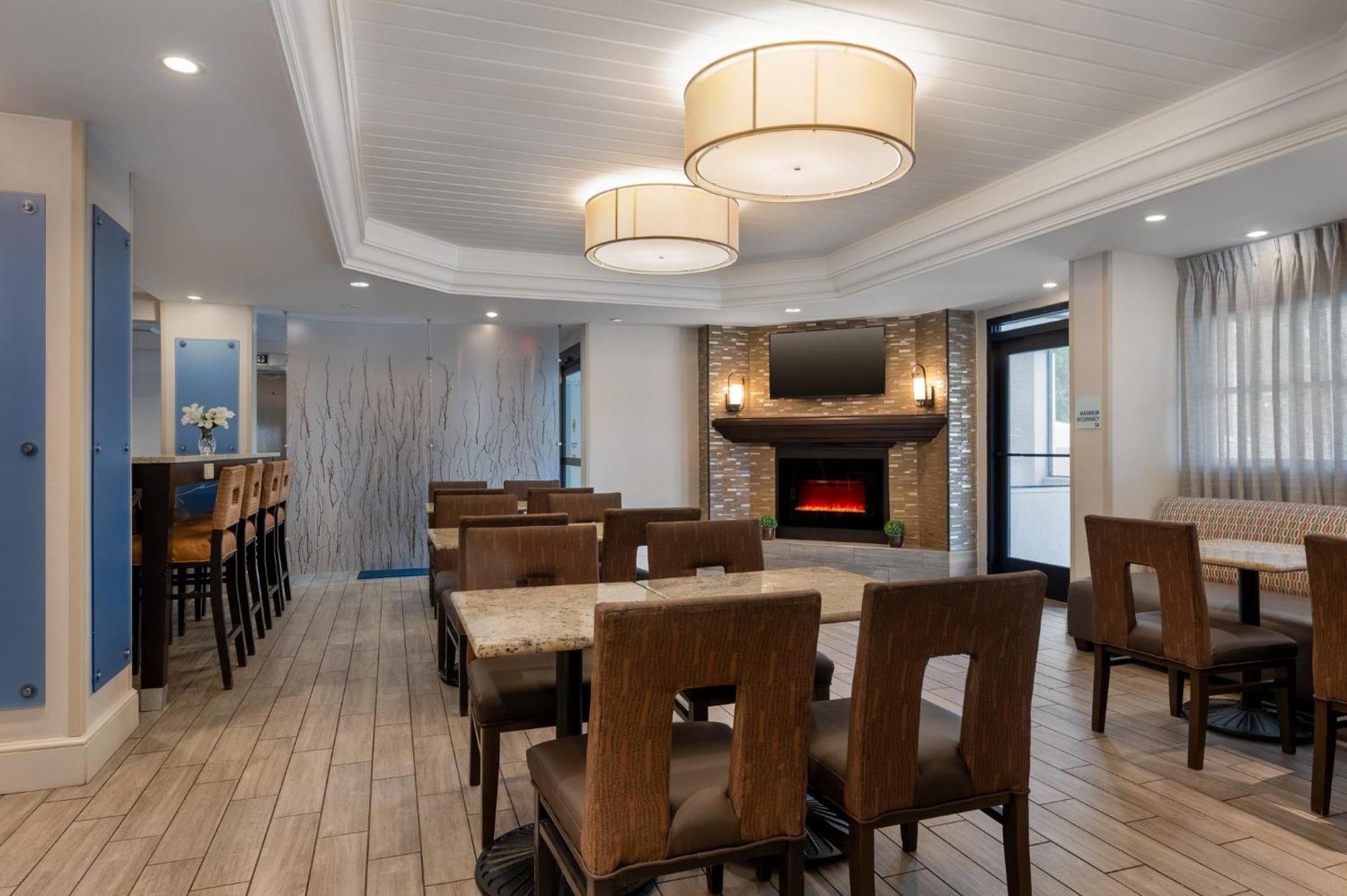 Holiday Inn Express Tallahassee By Ihg Exterior photo